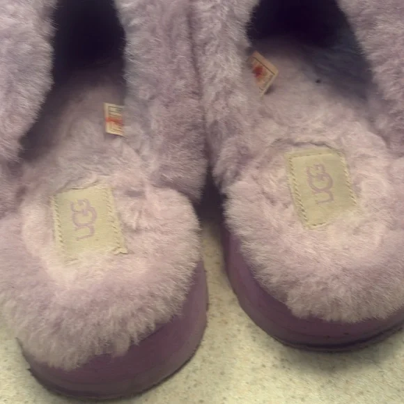 Ugg platform slippers/ everyday wear 
Hard to find purple ! - Picture 2 of 7
